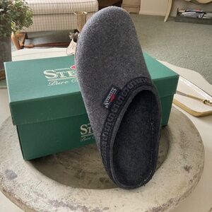 Stegman Gray Wool Shoes, size 9